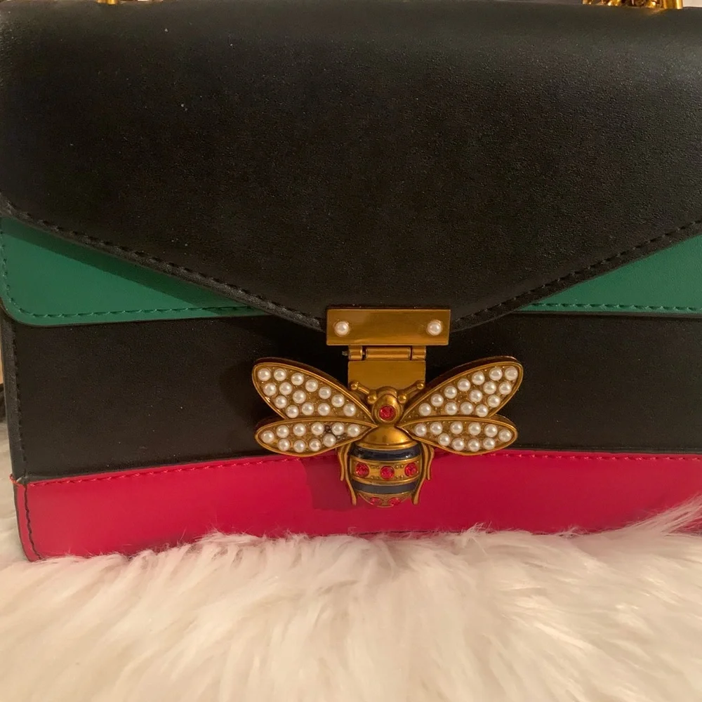 BLACK, RED AND GREEN BAG. - Picture 1 of 8